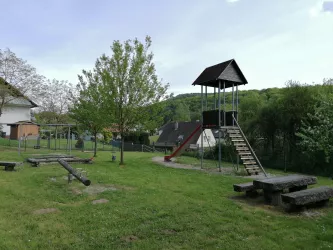 Spielplatz von hinten (© Verein SÜW Annweiler e.V.)