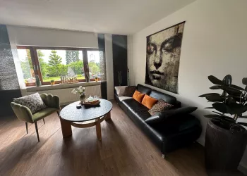 Wohnzimmer Couchbereich (© Kerstin Kaub)