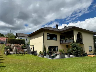 Garten mit Blick zum Haus (© Kerstin Kaub)