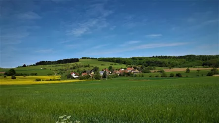 Blick auf Leithöfe mit Galgenberg (© Ferienhaus Fuchs)