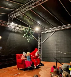 Weihnachtsmarkt Bühne