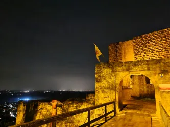 Burg Landeck bei Nacht (© Tourismusverein SÜW Bad Bergzaber e.V.)