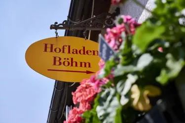 Hinweisschild zum Hofladen auf dem Kartoffelhof (© Südpfalz-Tourismus LK GER e.V., Christian Ernst)
