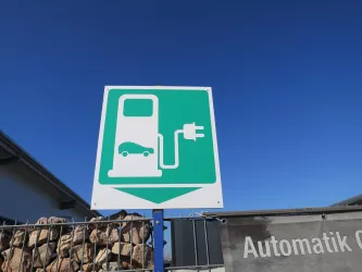 Hinweisschild Ladestation E-Auto
