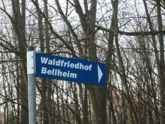 Hinweisschild zum Ruheforst