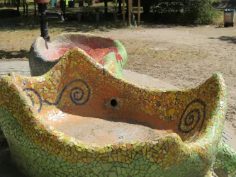 Wasserpumpe mit Wasserbecken