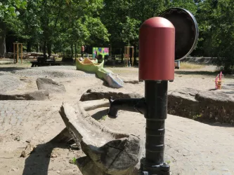 Wasserpumpe mit Wasserspielplatz
