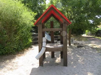 Kletterturm mit Sandrohr