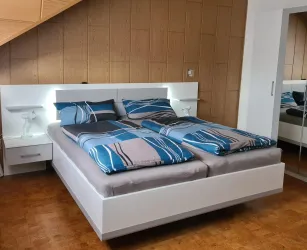 Doppelbett (© Archiv: Appartement Persang)