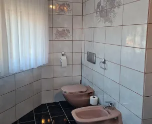 Bad: WC und Bidet (© Archiv: Appartement Persang)