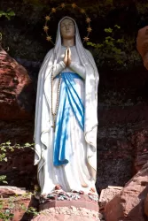 Lourdesgrotte, Madonna (© www.gliglag.de)