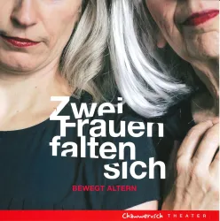 Zwei Frauen stehen nebeneinander und zeigen verschiedene Gesichtsausdrücke. Der Fokus liegt auf dem Thema "Bewegt Altern".