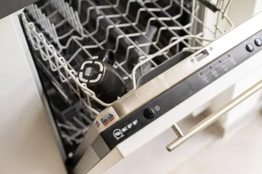 Eine Geschirrspülmaschine gehört ebenfalls zur Ausstattung des Ferienhauses.