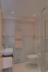 Portugieser Zimmer-  Badezimmer