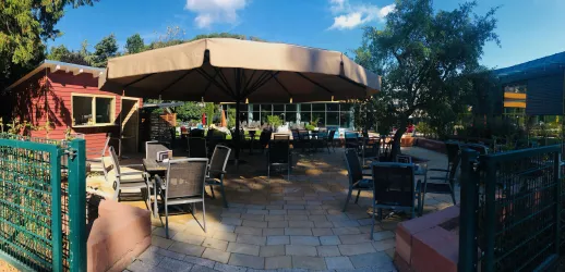 Brasserie in der Südpfalz Therme - Außenterrasse (© Yvonne Wächter-Jöckle)