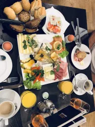 Frühstück in der Therme