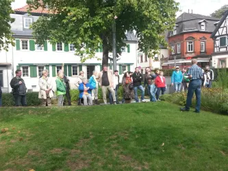 Gruppe bei einer Stadtführung (© Uli Heist)