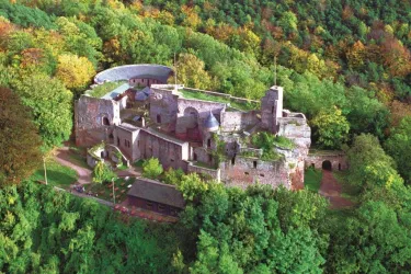 Luftbild Burg Nanstein (© VG Landstuhl, Fotograf Walter Potdevin)