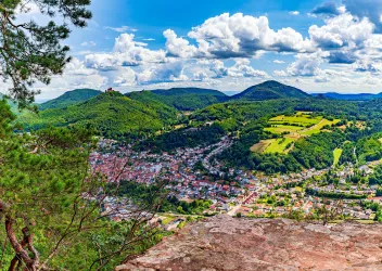Sommerfelsen Trifelsblick (© Wohlrabe Quadronet, Verein SÜW Annweiler e.V.)