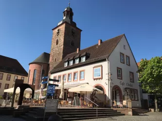 Cafe Chelini außen (Rathausplatz) (© Verein SÜW Annweiler e.V.)