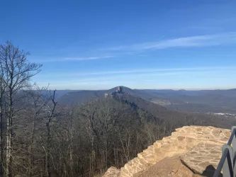 Blick auf Burg Trifels (© Verein Südliche Weinstrasse Annweiler am Trifels)