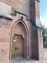 kath. Kirche Eingang (© Verein SÜW Annweiler am Trifels)
