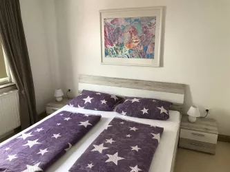 OG Schlafzimmer 2  (1 Doppelbett) Bild1 (© Timo Herbold)