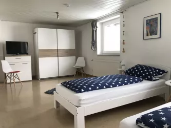 OG Schlafzimmer 1 (Durchgangszimmer)Bild2 (© Timo Herbold)