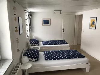 OG Schlafzimmer 1 (Durchgangszimmer) (© Timo Herbold)