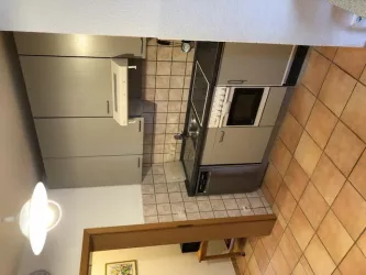 Küche mit Spülmaschine
