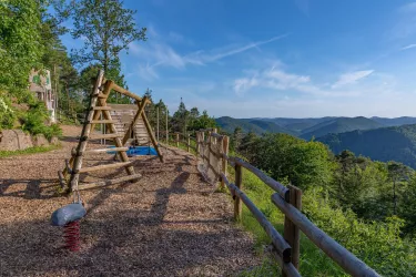 Spielplatz Jungpfalzhütte (© Verein SÜW Annweiler e.V., Dirk Weber)