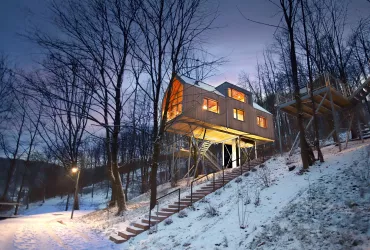 Baumwipfelhaus im Winter (© Jugendstilhotel Trifels, Fotograph Iversen)