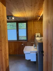 Badezimmer Waschbecken (© Jugendstilhotel Trifels)