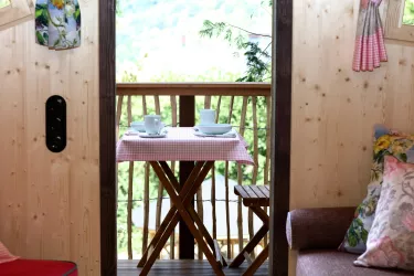 Hexenhäuschen Ausblick auf Veranda (© Jugendstilhotel Trifels, Fotograph Iversen)