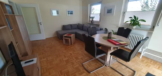 Esstisch im Wohnzimmer