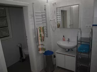 Badezimmer mit Waschbecken (© Siegbert Martel)