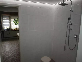 Ebenerdige Dusche (© Siegbert Martel)