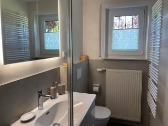 Bad: Waschbecken WC