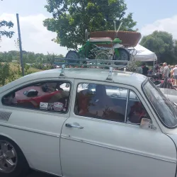 Oldtimer VW Karman mit Dachgepäck