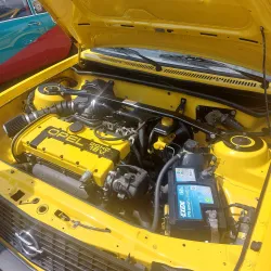 Oldtimer Opel Kadett gelb Motor