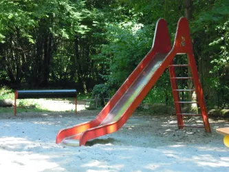 Rutsche Spielplatz Naturfreundehaus Bienwald