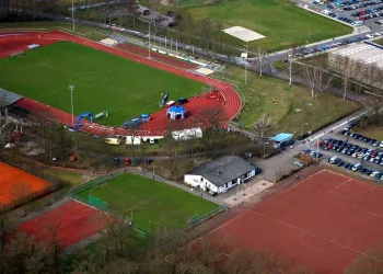Luftbild des Bienwaldstadions (© TSV Kandel, Quelle: Pressewart Wingerter)