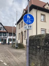 Hinweis am Rad- und Fussweg Bahnhofstraße