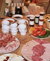 Frühstücksbuffet Hofmarkt Zapf (© H.B.C. GbR)