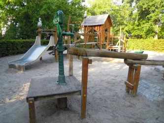 Wasserpumpe Spielplatz am Schwanenweiher