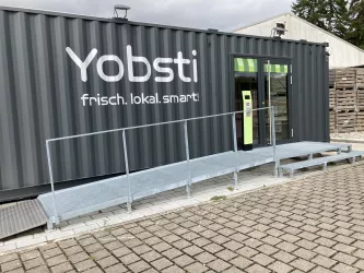 Yobsti Einkaufscontainer beim Adamshof Kandel