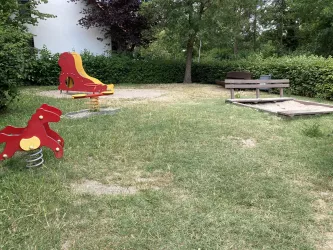 Spielplatz Nußbaumallee - Wippen und Sandkasten