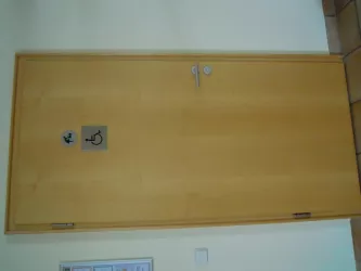 Behindertentoilette/Wickelmöglichkeit