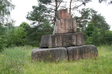 Wegsteine (© Skulpturen Rheinland-Pfalz e.V.)