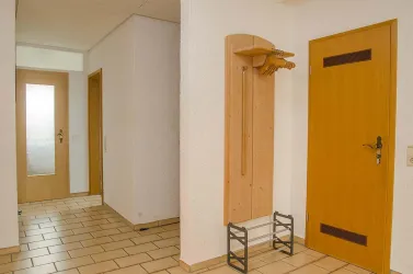 zentraler Flur, Blick Richtung Bad + Schlafzimmer